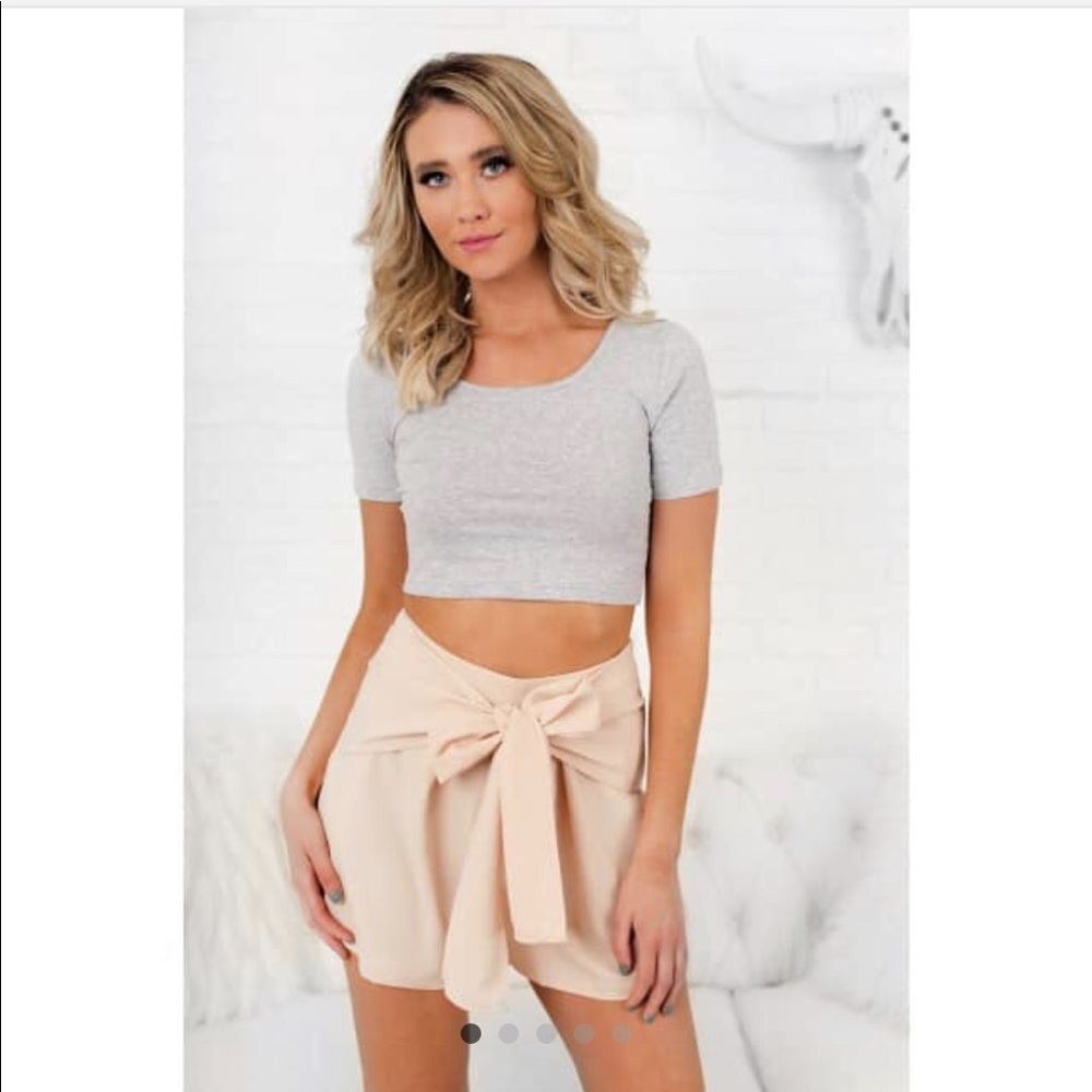 Beautiful and classy wrap tie beige shorts